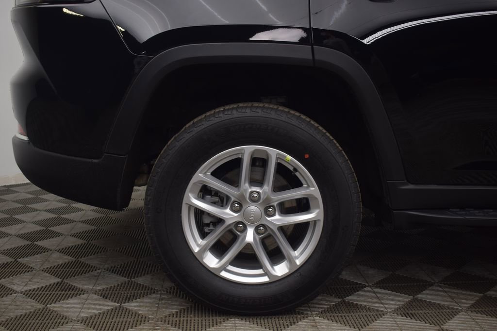 New 2026 Jeep Grand Cherokee Laredo image 10