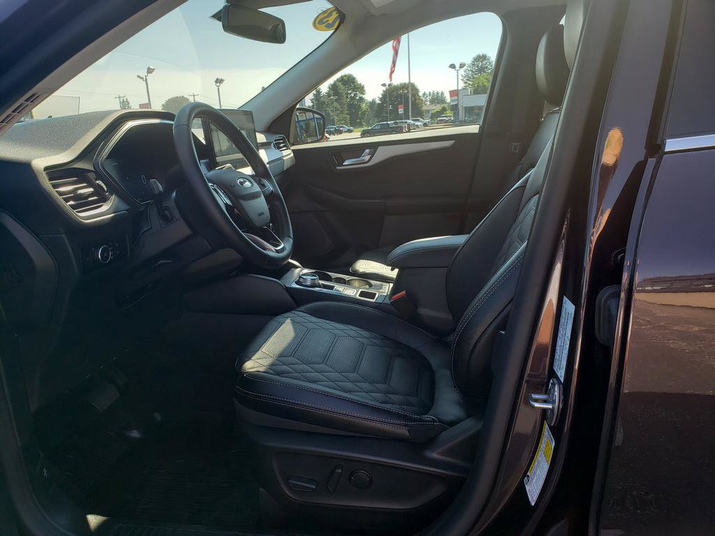 Used 2023 Ford Escape Platinum w/ Premium Technology Package AWD/4WD image 10