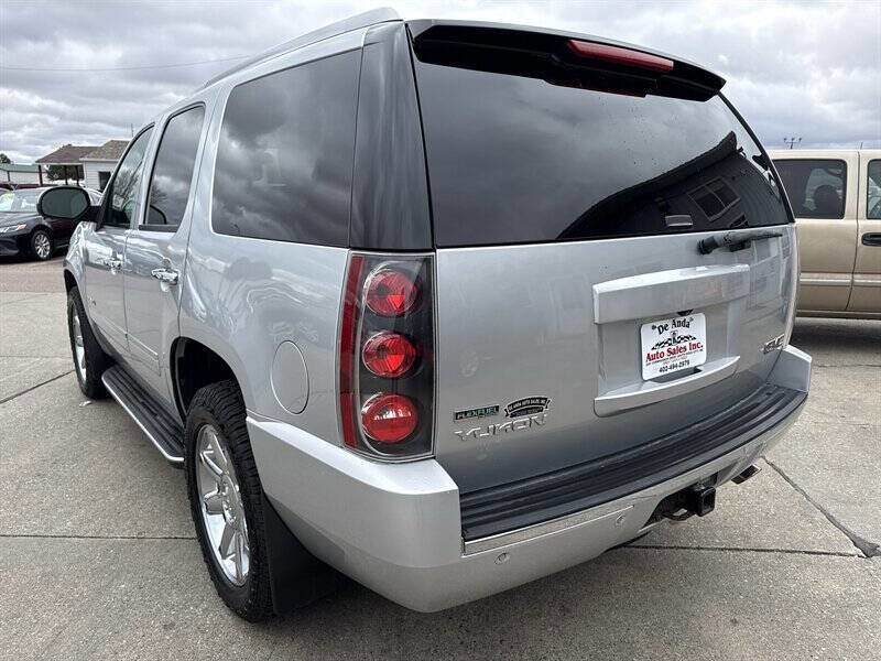 Used 2012 GMC Yukon Denali AWD/4WD image 5