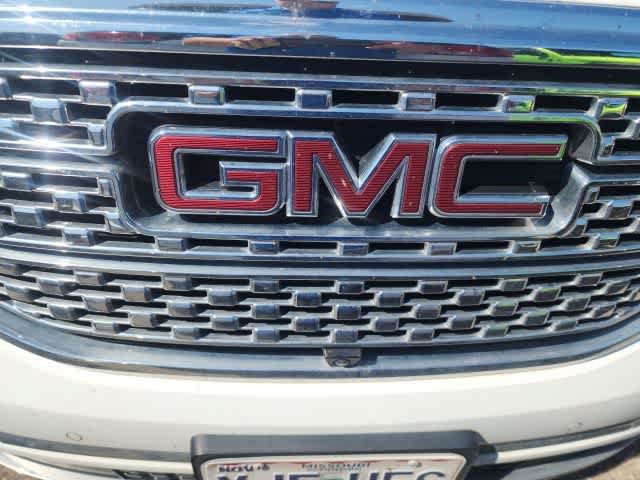 Used 2019 GMC Acadia Denali w/ Technology Package FWD image 2