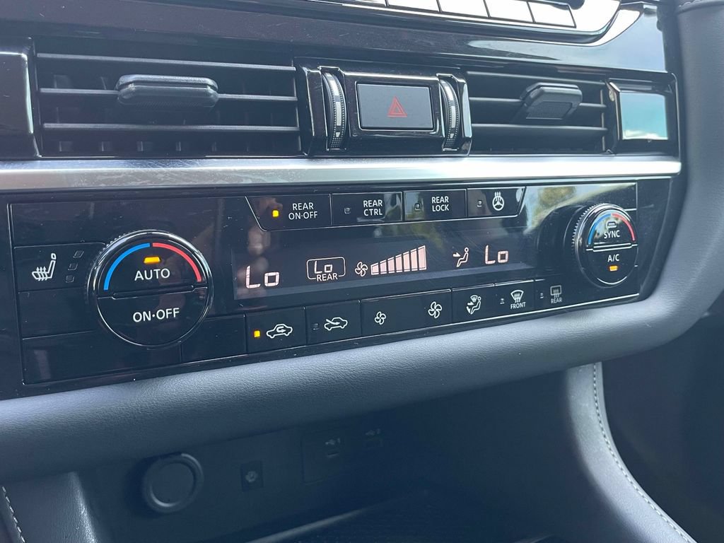 Used 2025 Nissan Pathfinder SL FWD image 29