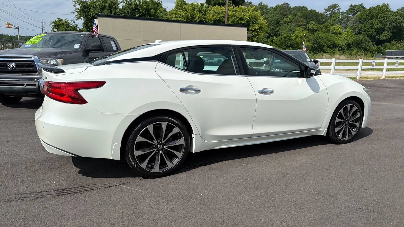 Used 2016 Nissan Maxima SR w/ Interior Lighting Package FWD image 7