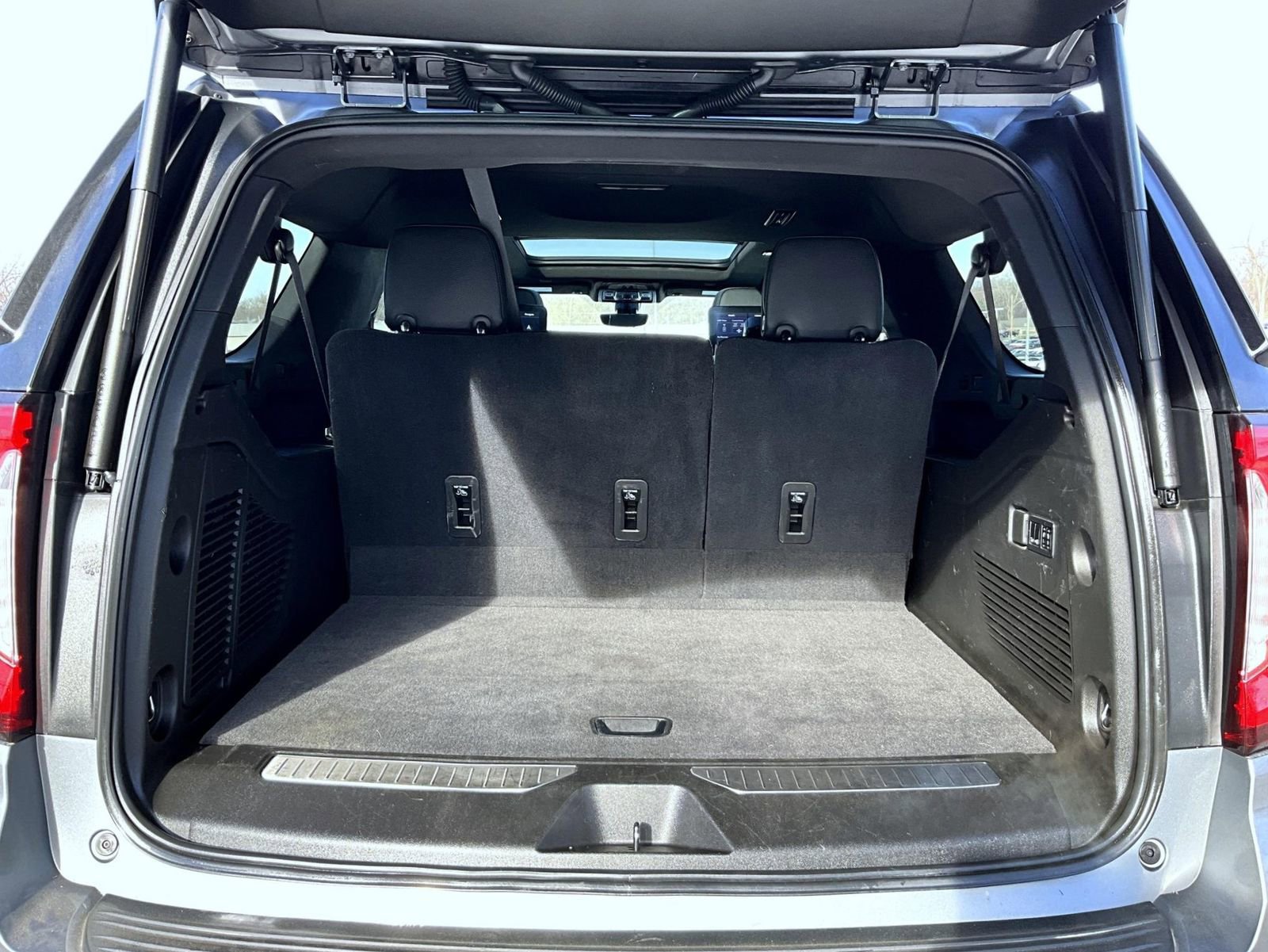 Used 2021 GMC Yukon XL Denali w/ Denali Premium Package image 9