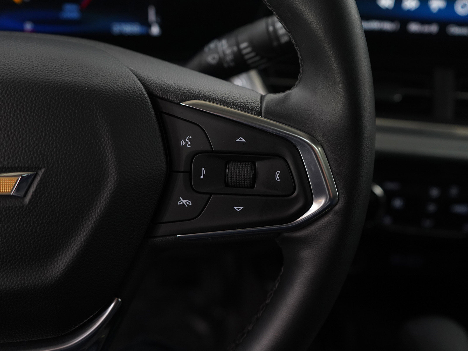 Used 2024 Chevrolet Trax LT w/ Sunroof Package image 17