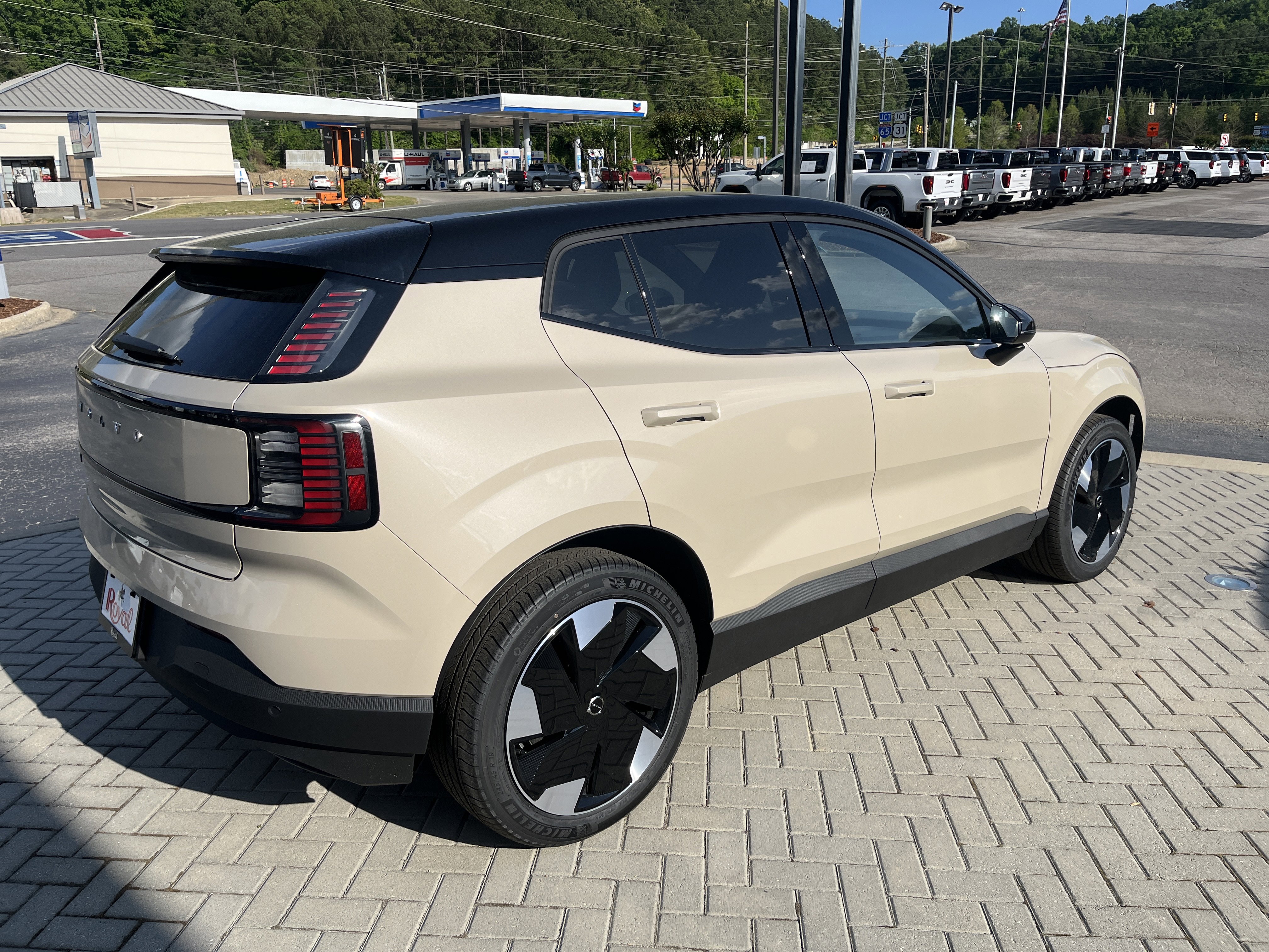New 2026 Volvo EX30 Plus w/ Climate Package RWD image 5