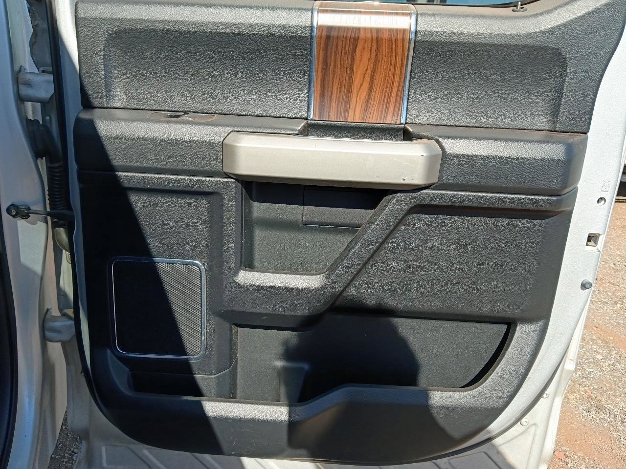 Used 2015 Ford F150 Lariat image 19