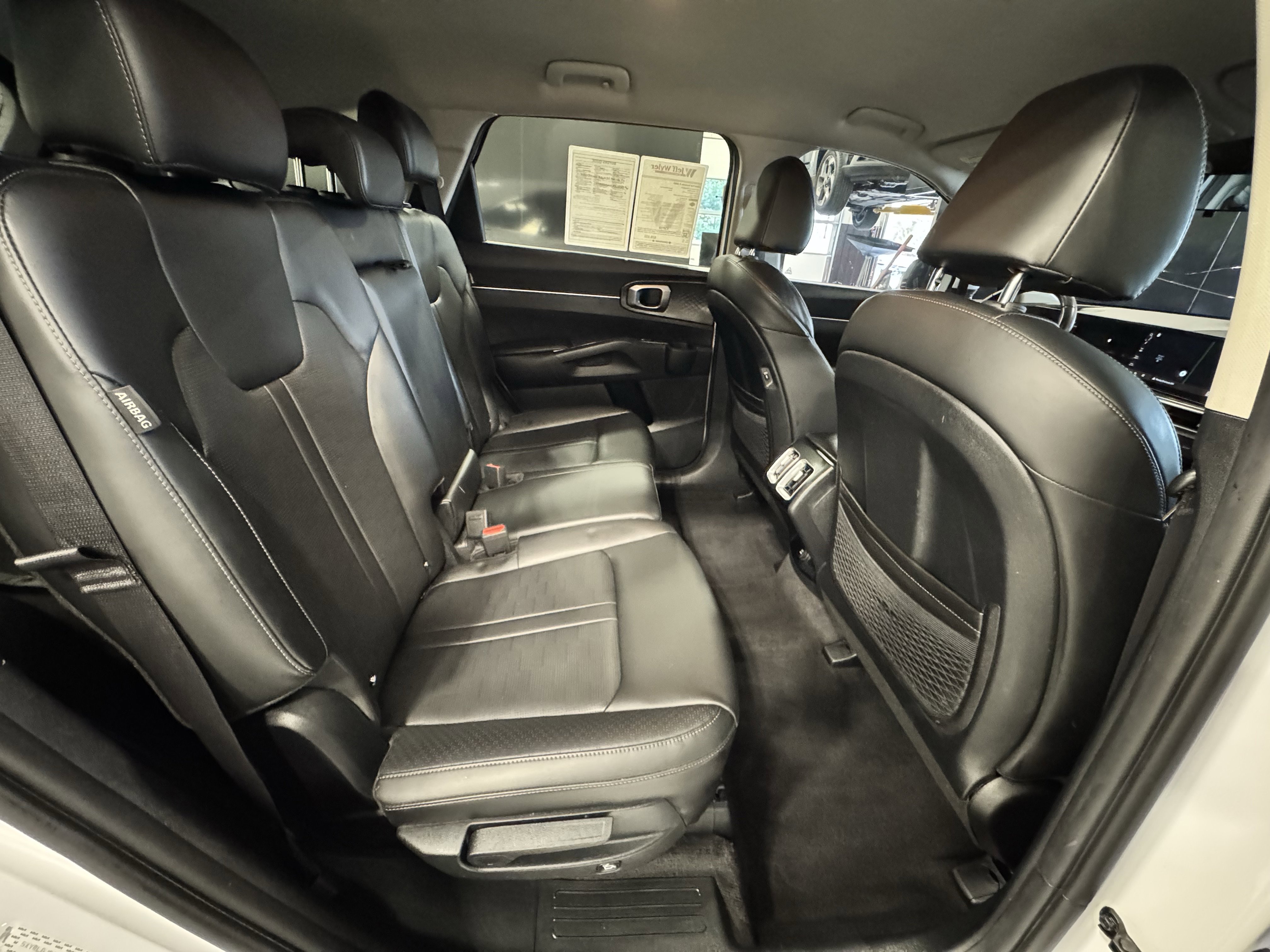 Used 2024 Kia Sorento S image 29