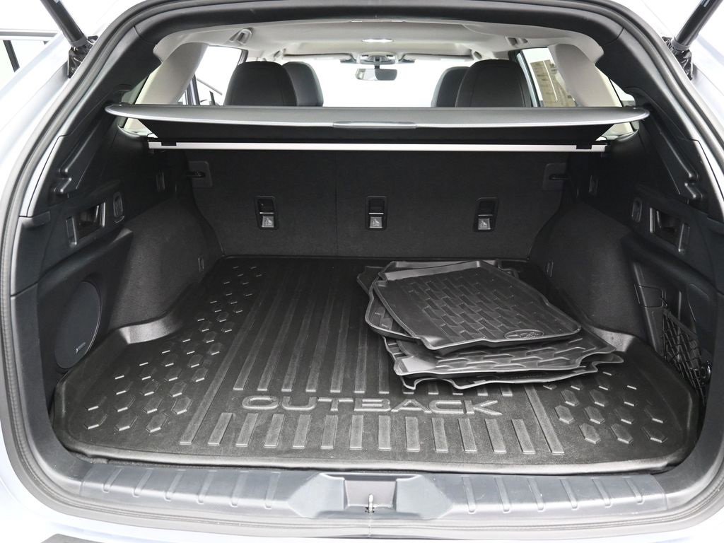 Used 2025 Subaru Outback Onyx Edition XT image 30