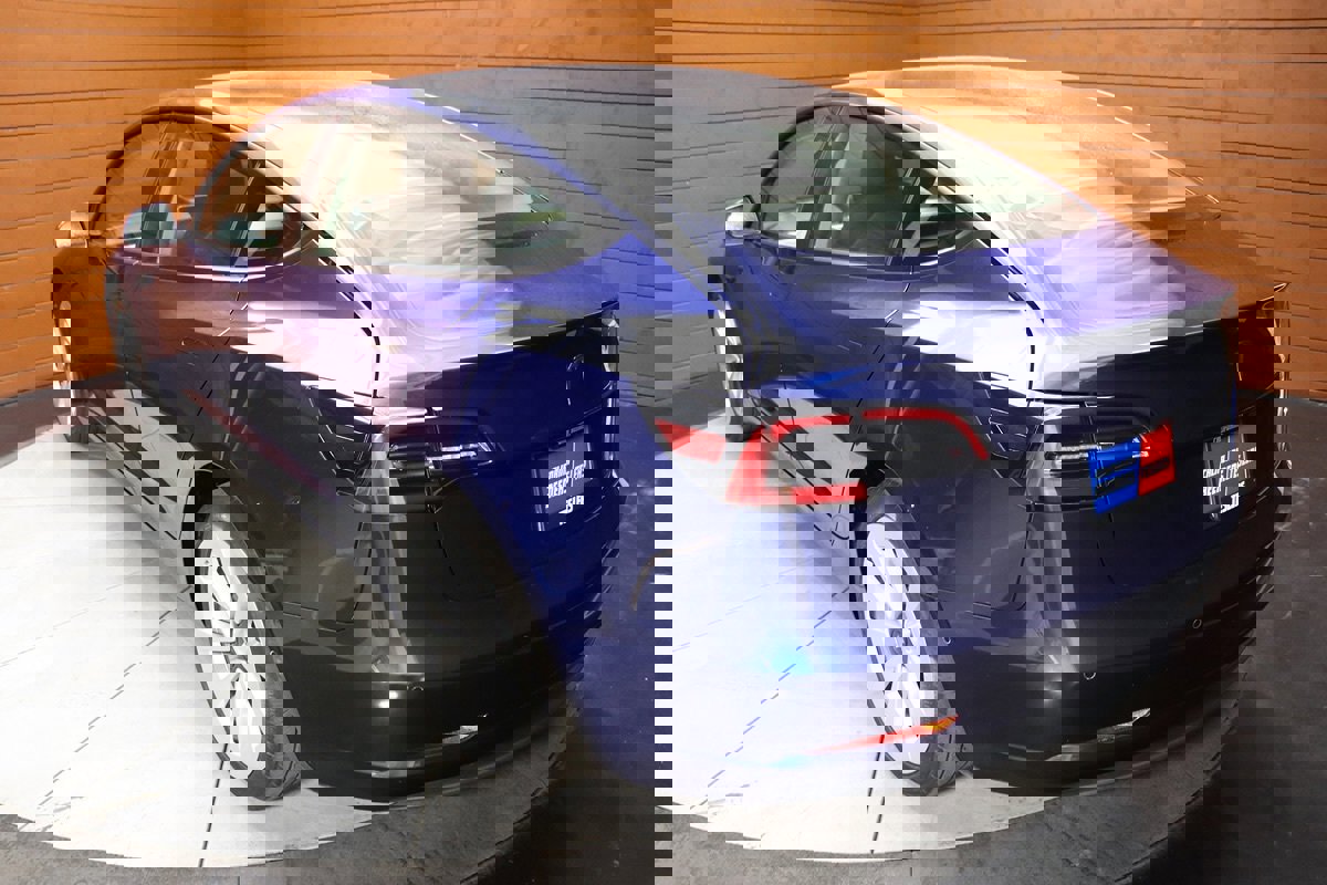 Used 2022 Tesla Model 3 Standard Range image 10