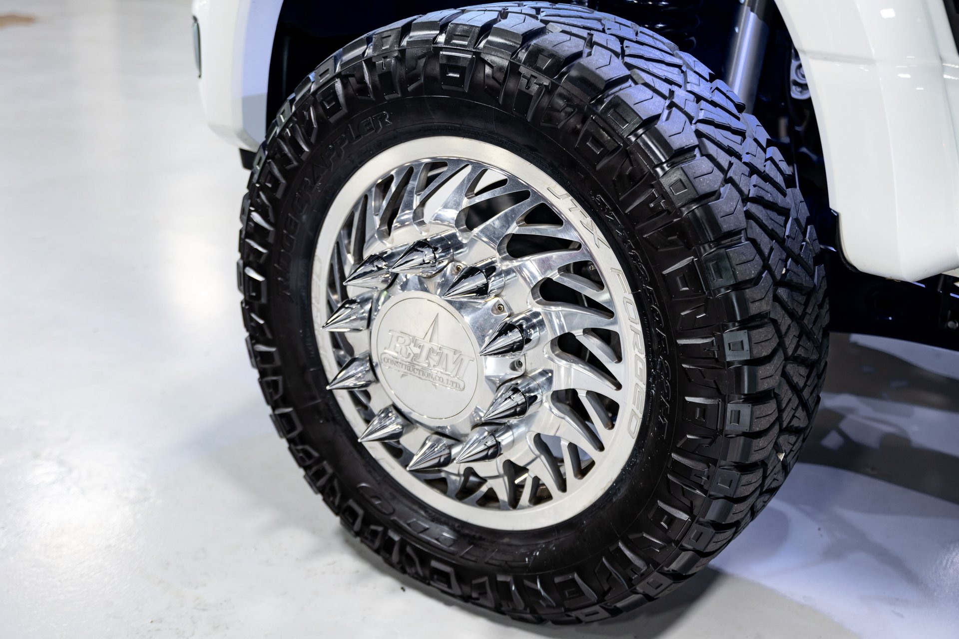 Used 2023 Ford F450 Platinum w/ FX4 Off-Road Package AWD/4WD image 23