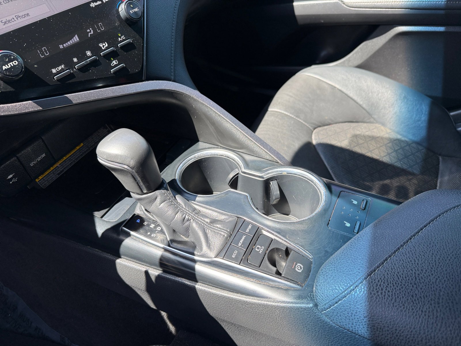 Used 2019 Toyota Camry XSE FWD image 13