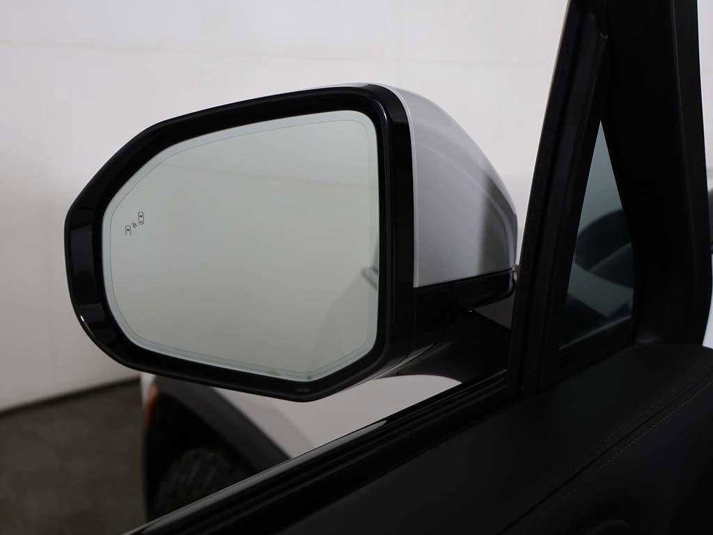 Used 2023 Rivian R1S Adventure image 41