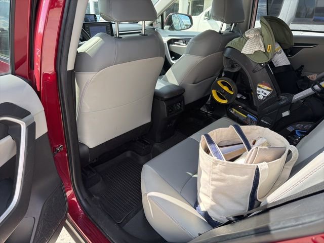 Used 2020 Toyota RAV4 XLE Premium image 15