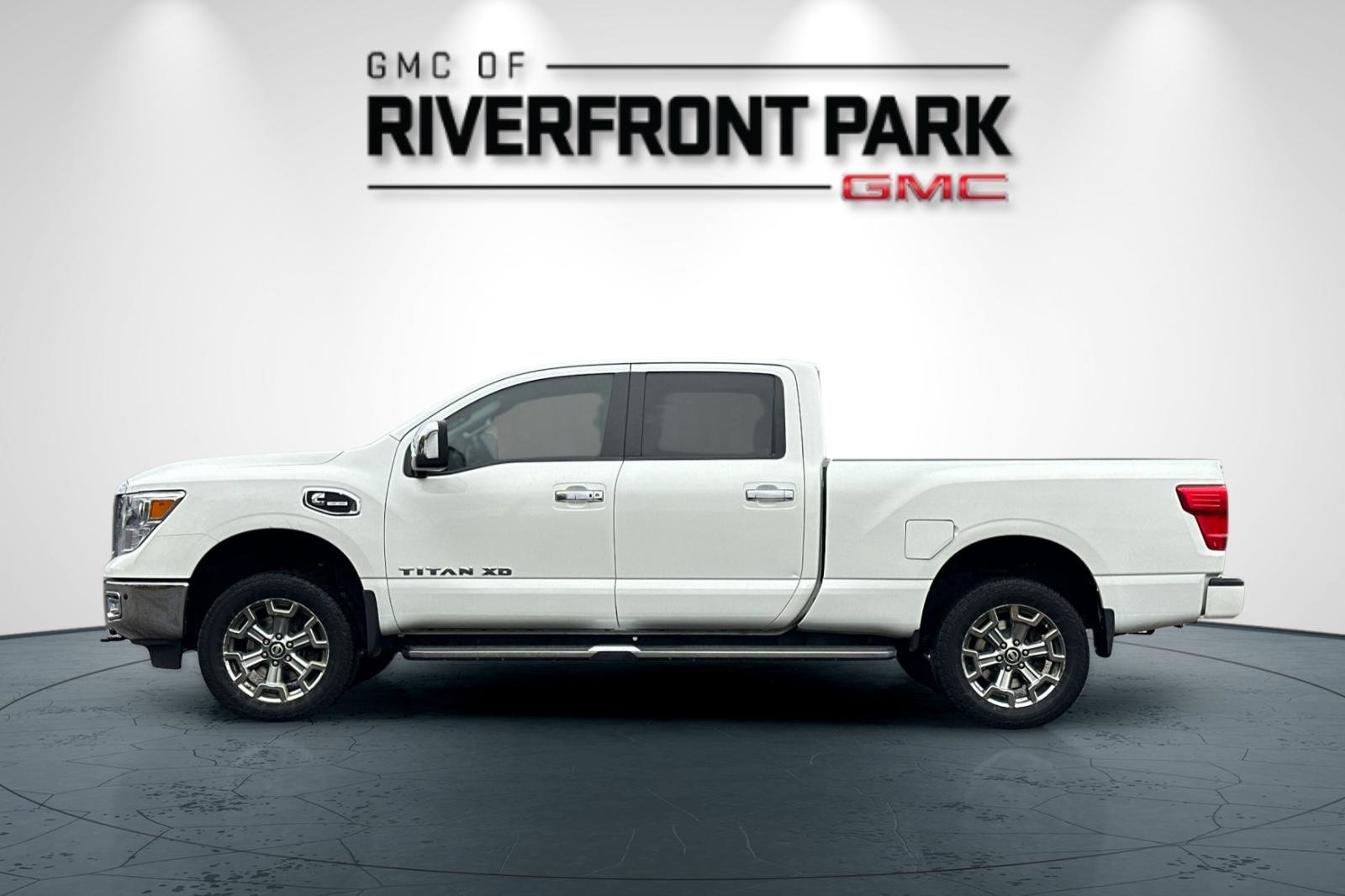 Used 2018 Nissan Titan SL w/ Chrome Package image 6