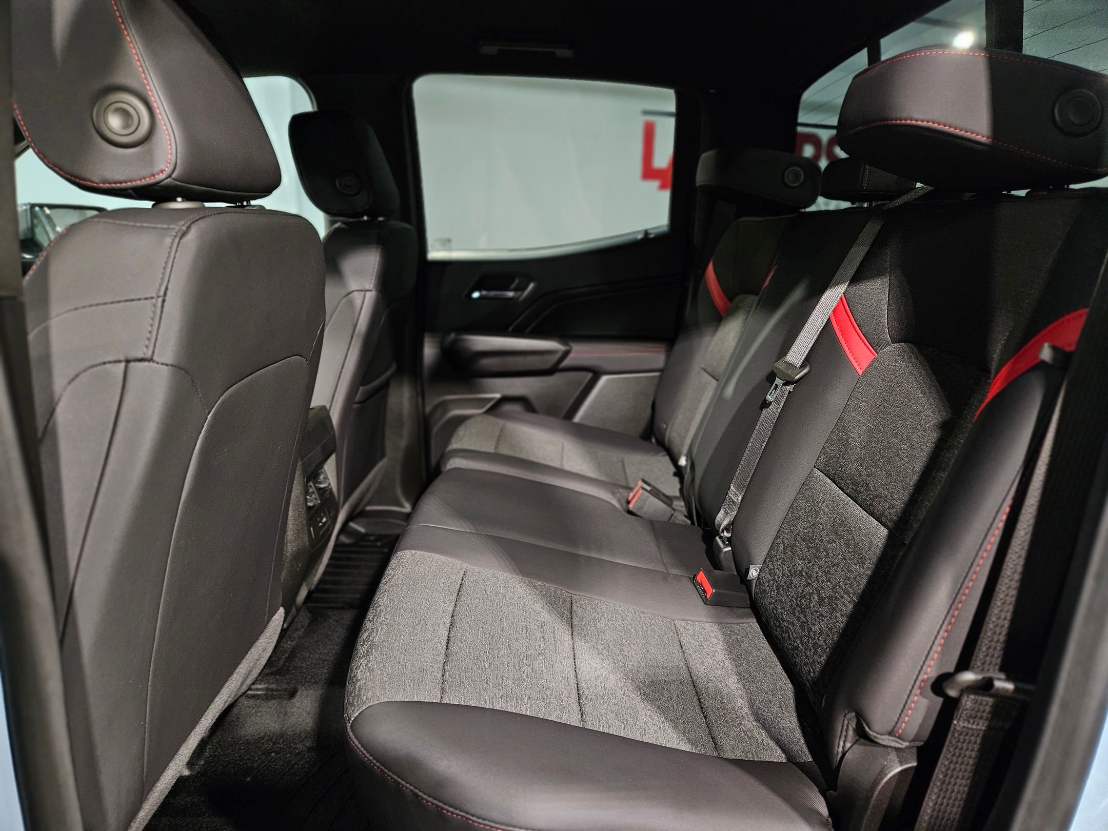 Used 2025 Chevrolet Colorado Z71 image 37