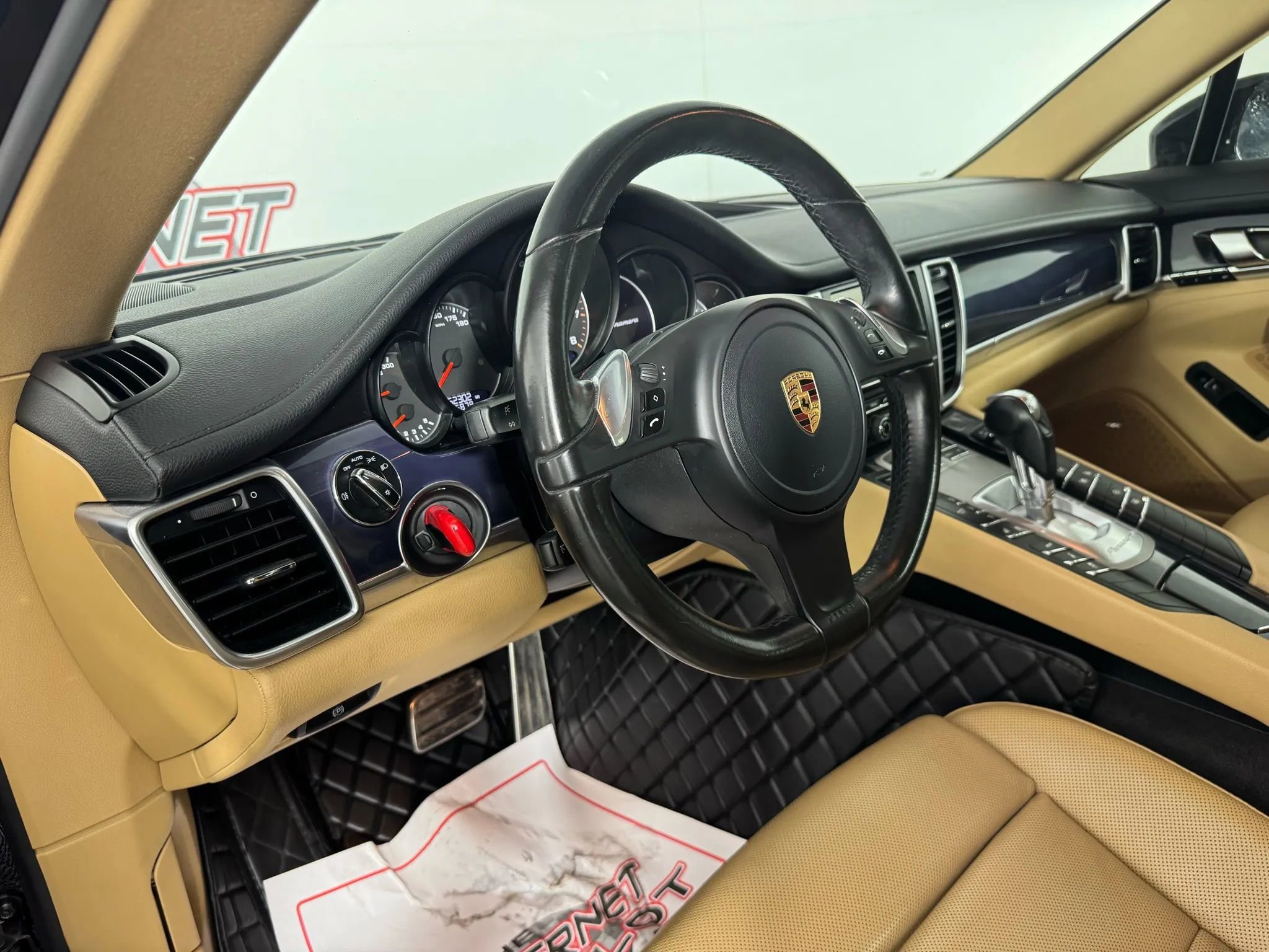 Used 2016 Porsche Panamera image 10