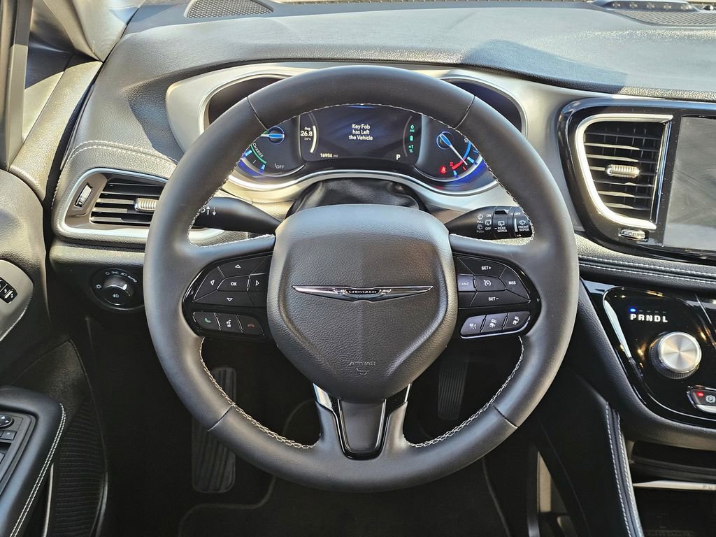 Used 2023 Chrysler Pacifica Limited w/ S Appearance Package FWD image 17