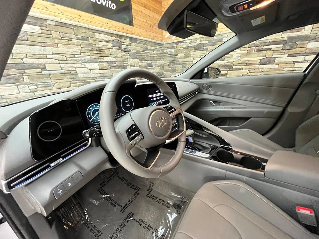 Used 2025 Hyundai Elantra SEL FWD image 24