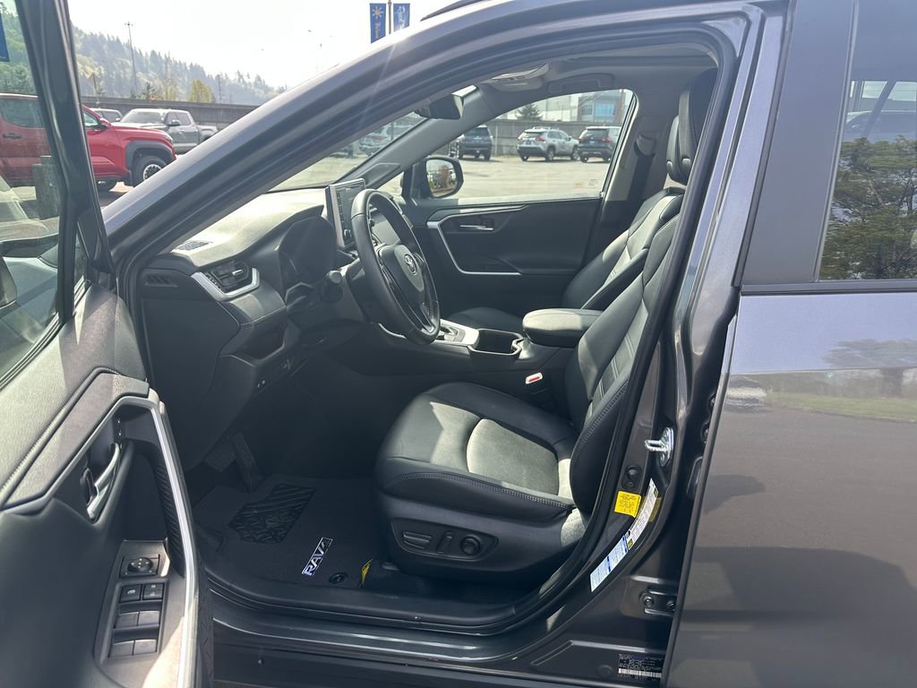 Used 2022 Toyota RAV4 Limited AWD/4WD image 13