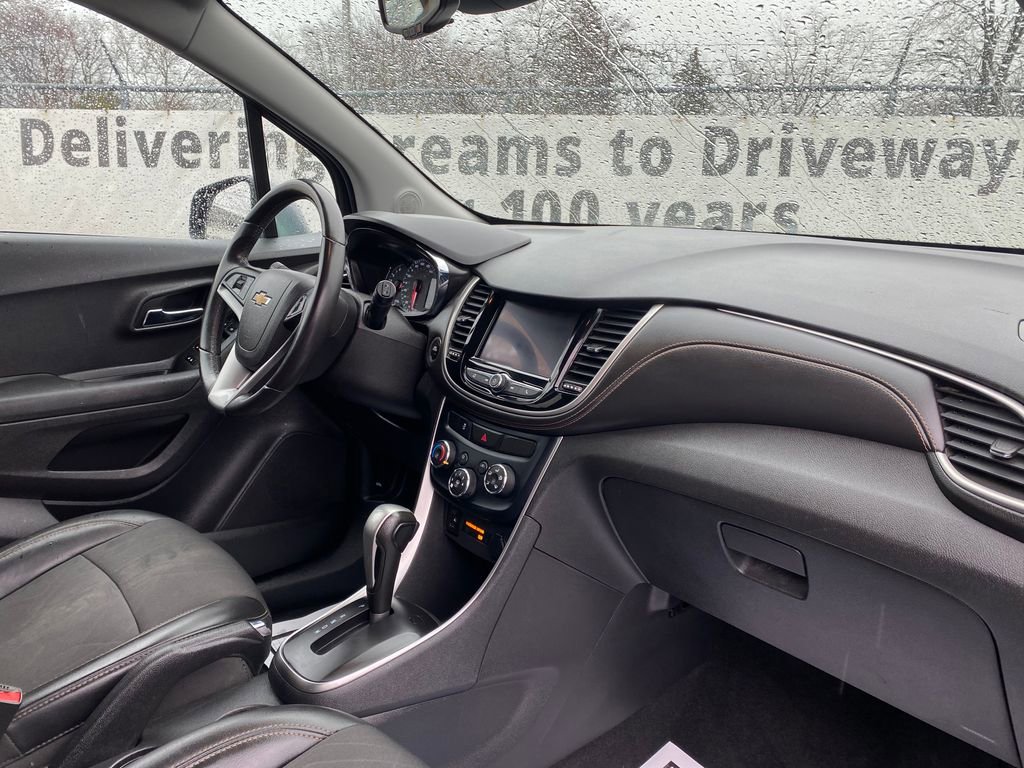 Used 2020 Chevrolet Trax LT w/ Driver Confidence Package image 17