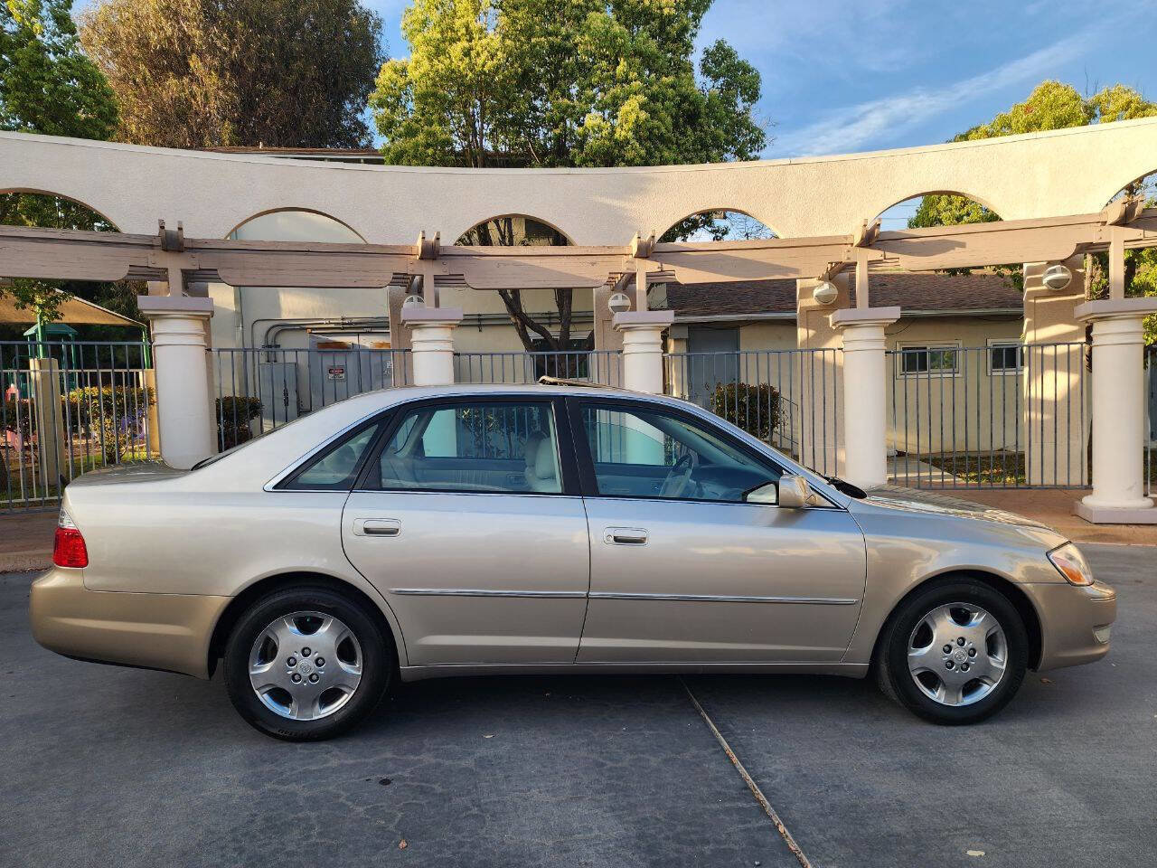 Used 2003 Toyota Avalon XLS FWD image 5