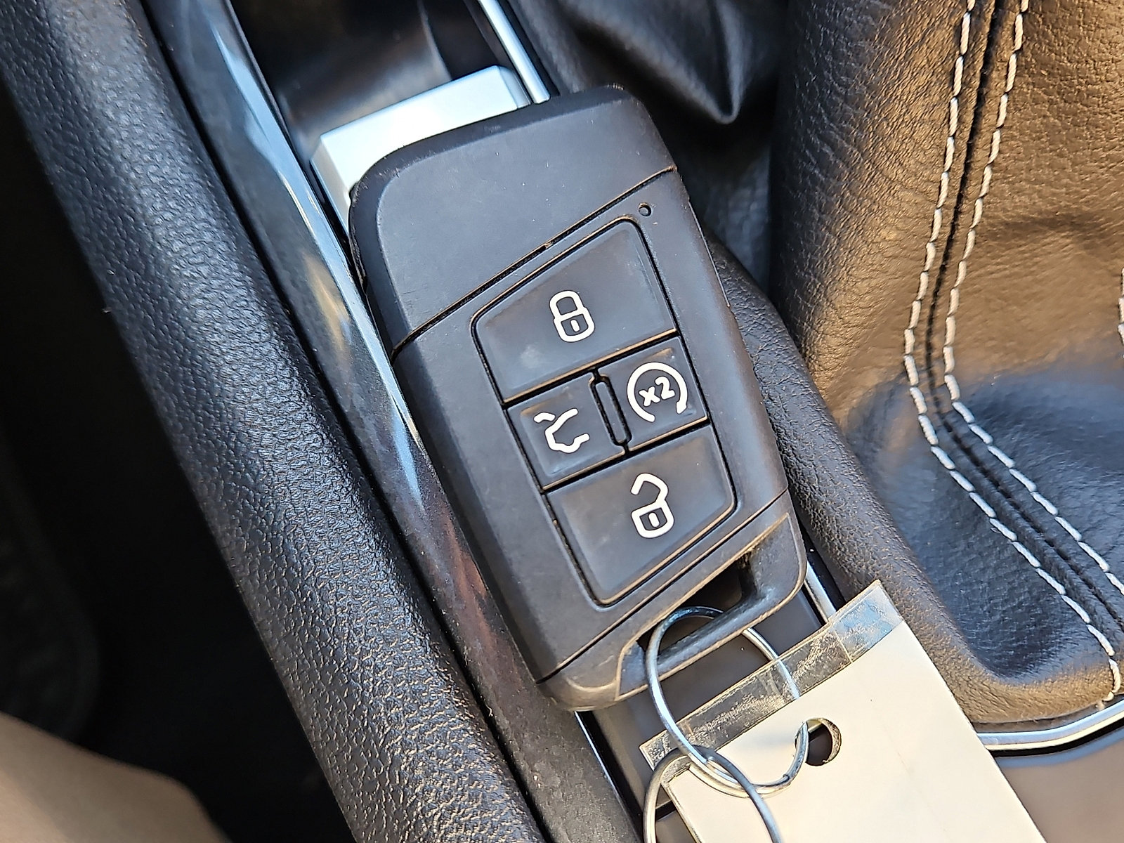 Certified 2022 Volkswagen Tiguan SE image 18