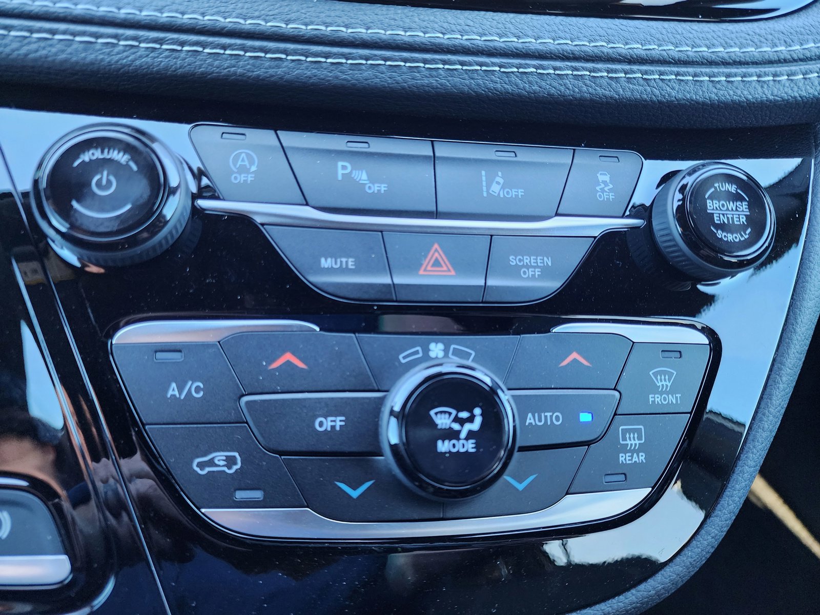 New 2026 Chrysler Pacifica Select FWD image 24