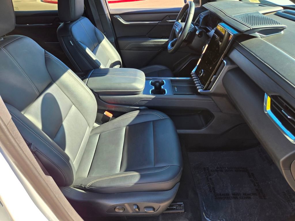 Used 2024 GMC Acadia Elevation image 14