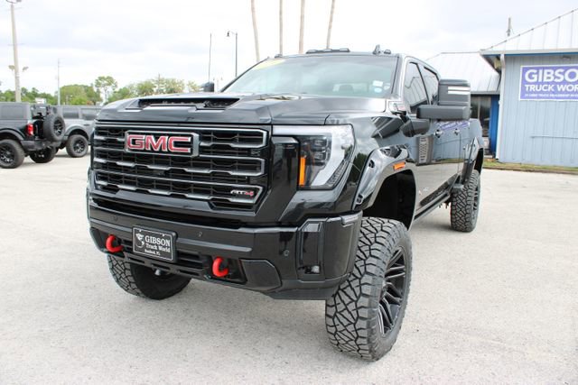 Used 2025 GMC Sierra 2500 AT4 w/ AT4 Premium Plus Package AWD/4WD image 3