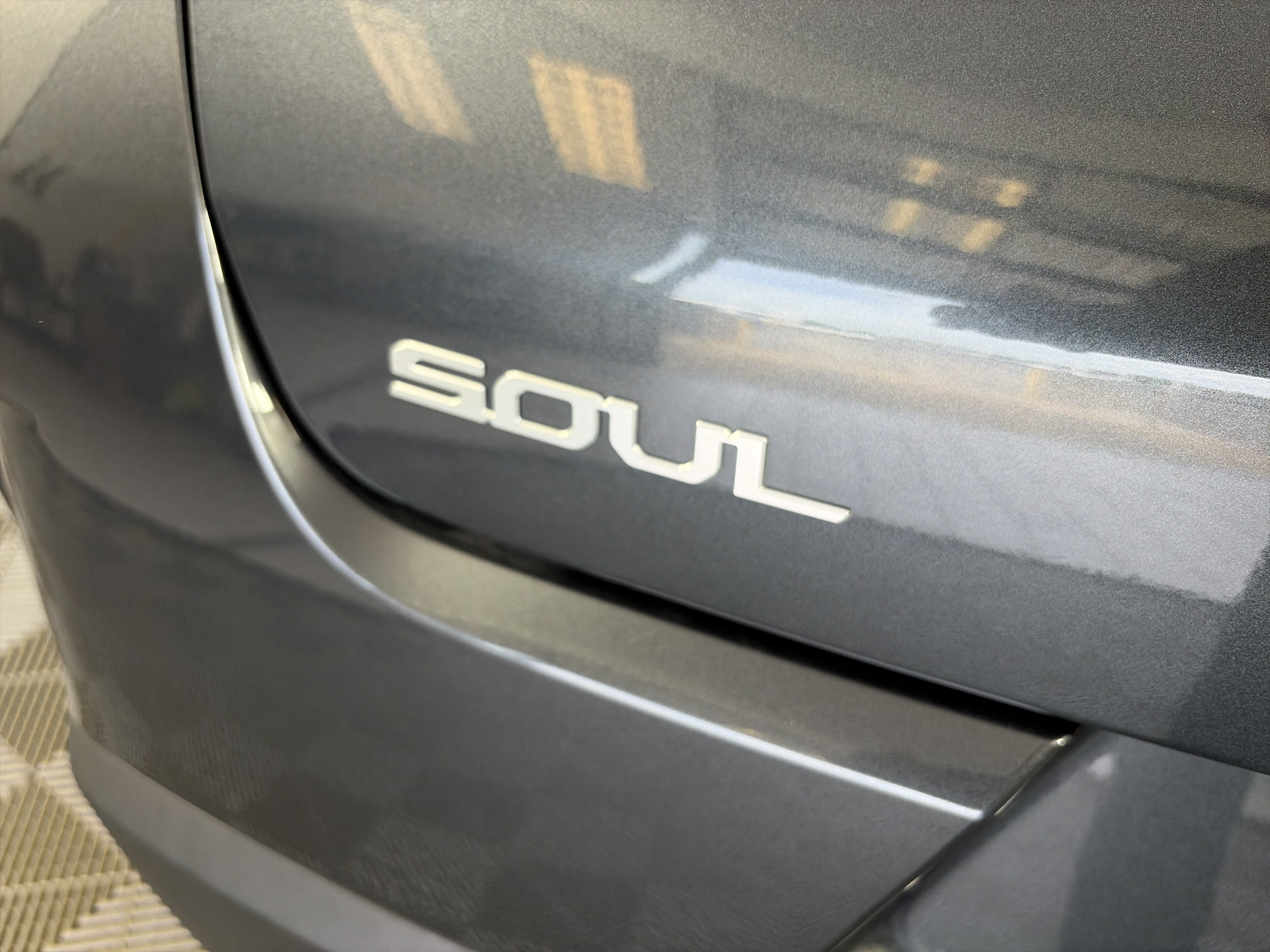 Used 2025 Kia Soul LX w/ LX Technology Package FWD image 14