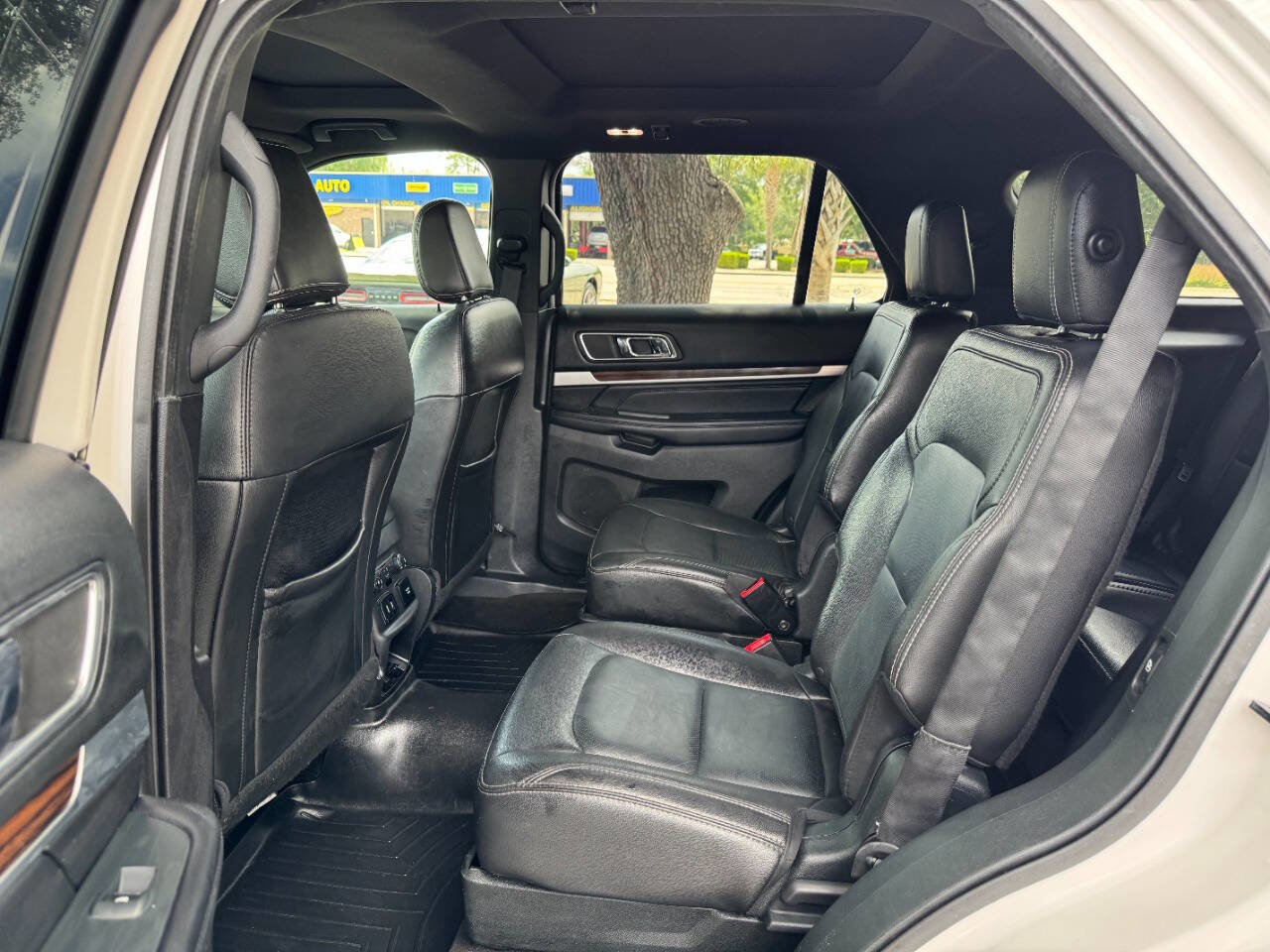 Used 2018 Ford Explorer Limited w/ Equipment Group 301A AWD/4WD image 12