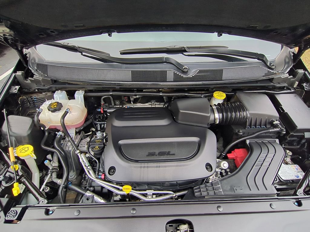 Used 2025 Chrysler Pacifica Select image 35