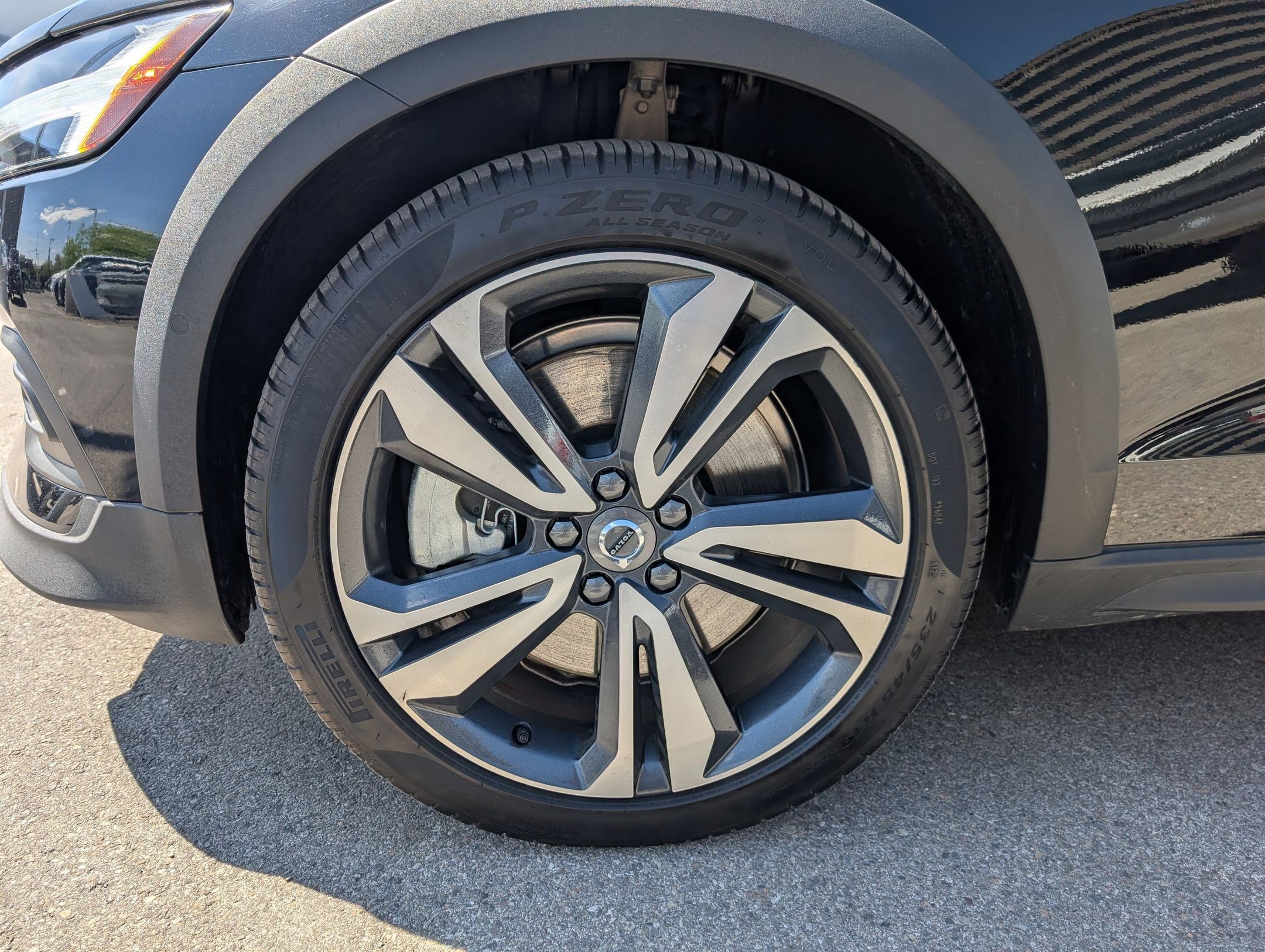 Used 2025 Volvo V60 B5 Cross Country Plus image 11