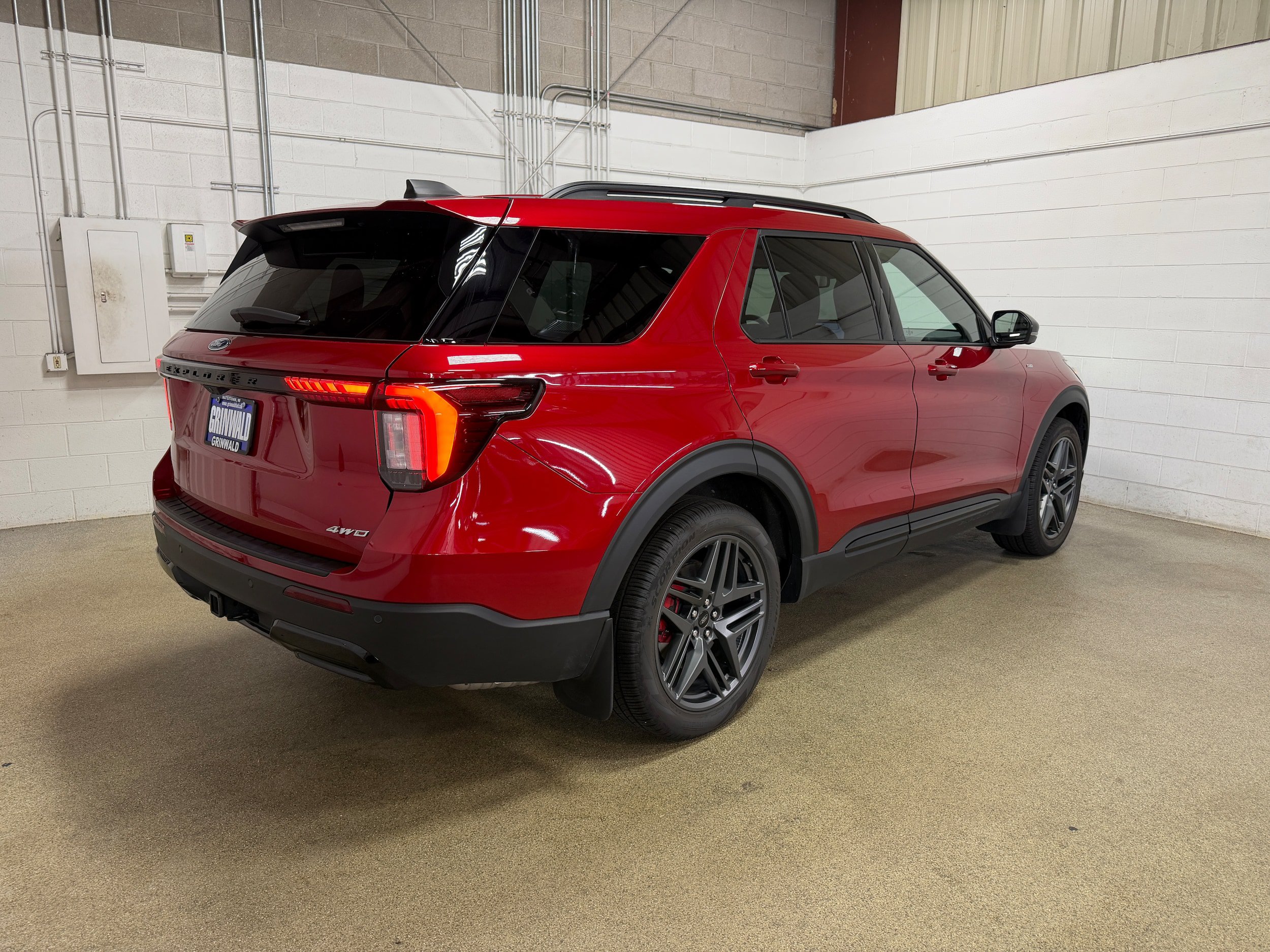 New 2026 Ford Explorer ST-Line w/ ST-Line Street Pack AWD/4WD image 9