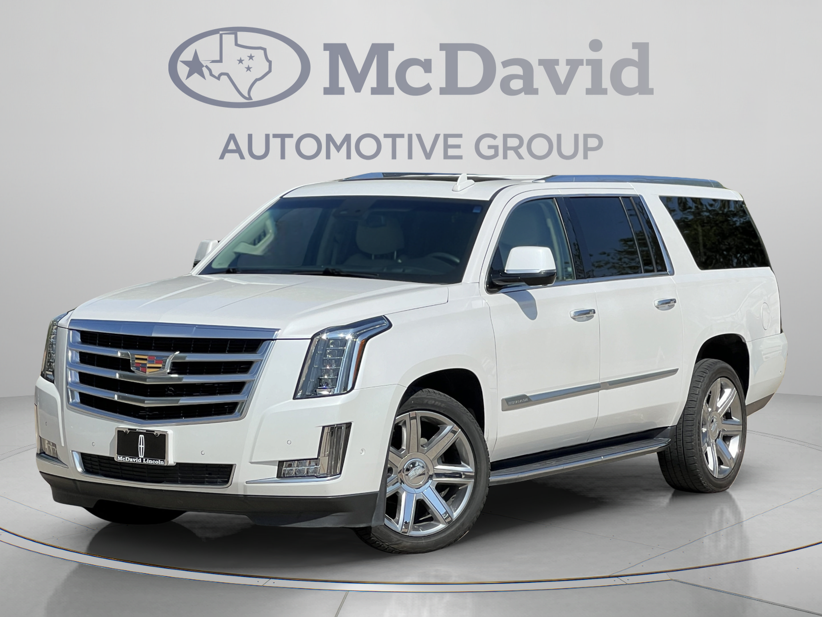 Used 2019 Cadillac Escalade ESV Luxury AWD/4WD image 2