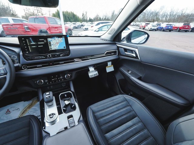 New 2026 Mitsubishi Outlander AWD image 41