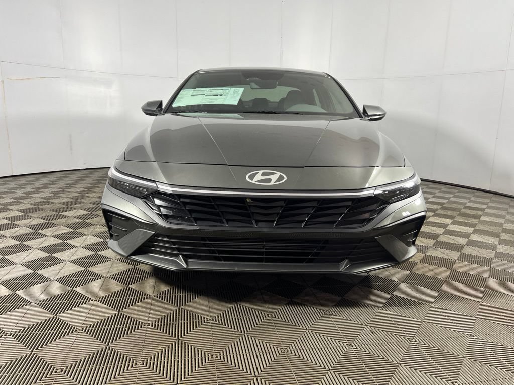 New 2026 Hyundai Elantra SE FWD image 2