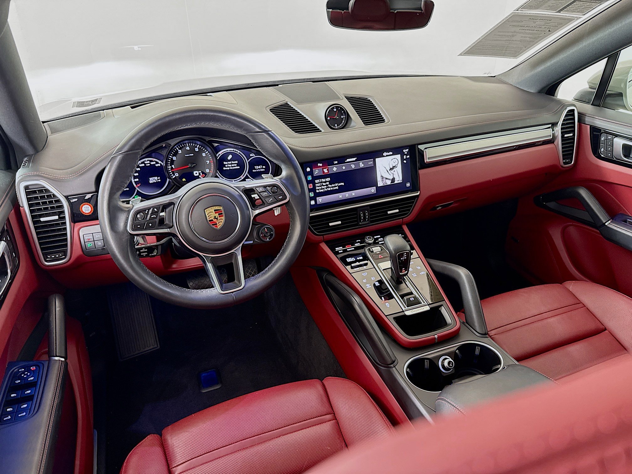 Used 2023 Porsche Cayenne Platinum Edition image 24