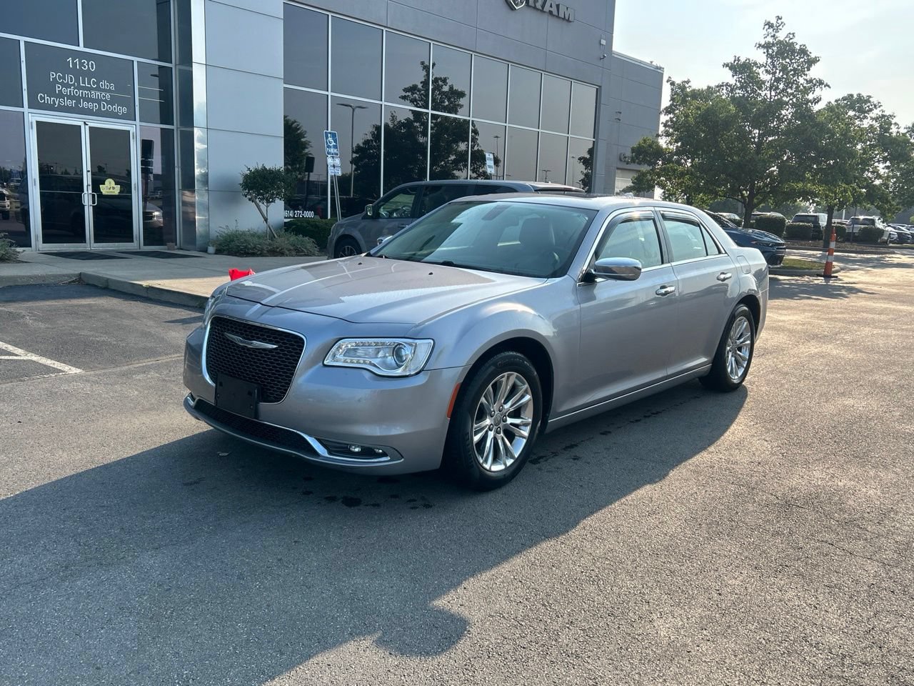 Used 2016 Chrysler 300 C RWD image 7