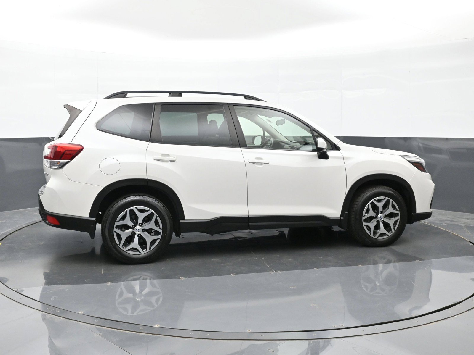 Used 2021 Subaru Forester Premium AWD/4WD image 9