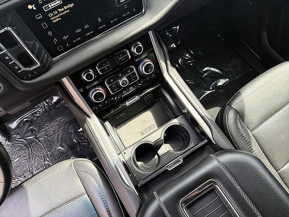 Used 2023 GMC Yukon Denali AWD/4WD image 17