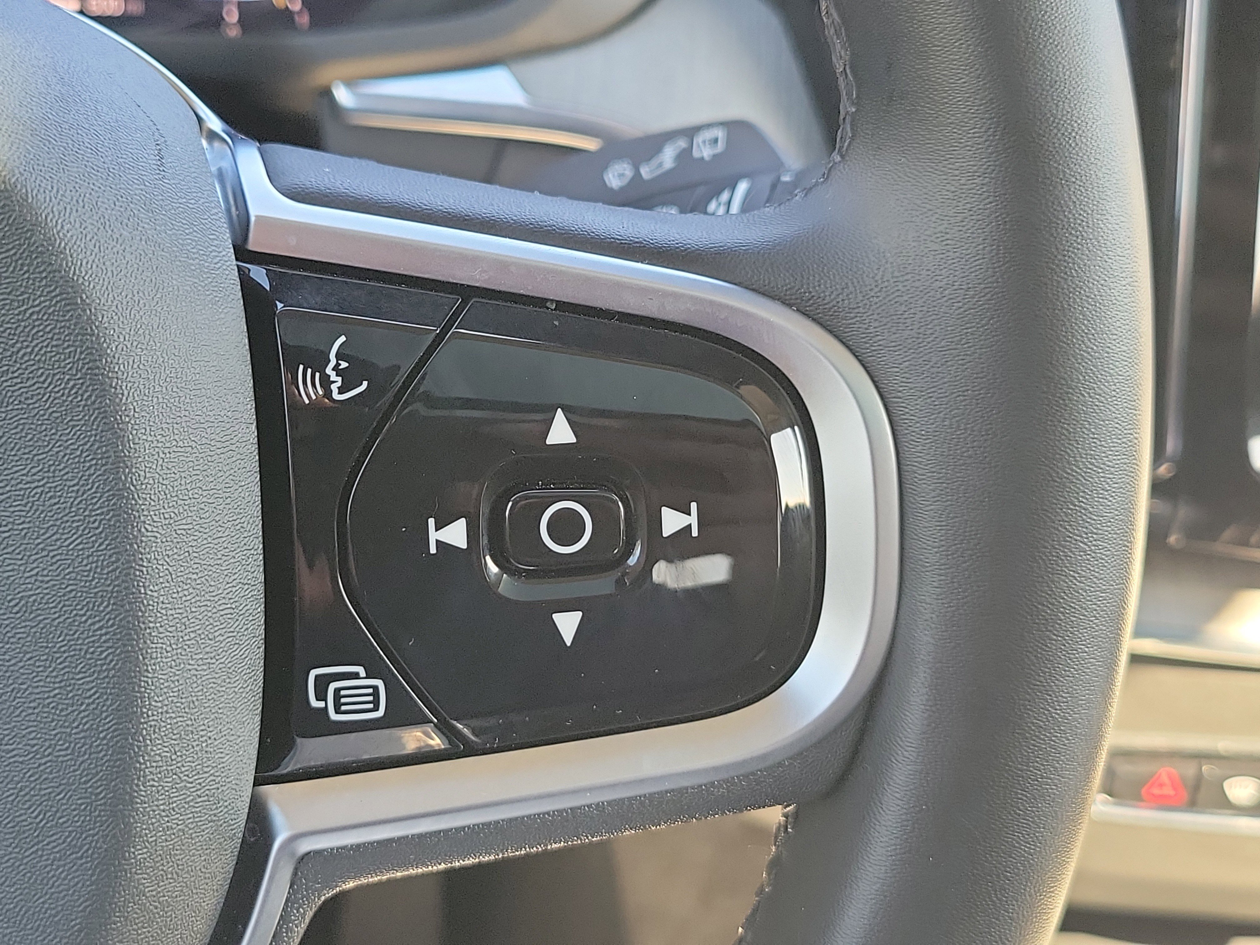 Used 2025 Volvo XC60 B5 Plus image 20