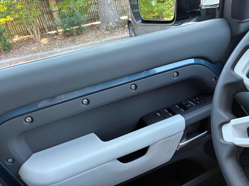 New 2026 Land Rover Defender 110 X-Dynamic SE AWD/4WD image 32