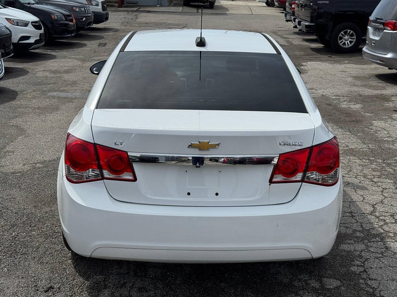 Used 2015 Chevrolet Cruze LT w/ Technology Package FWD image 6