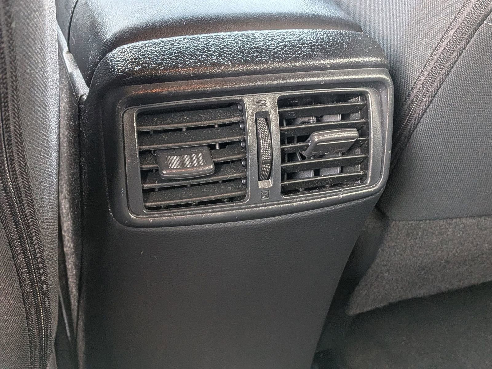 Certified 2018 Nissan Rogue SV image 17