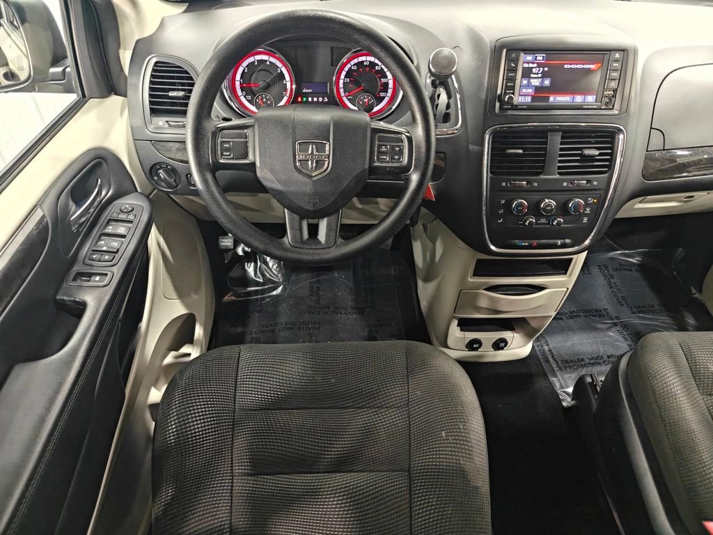 Used 2020 Dodge Grand Caravan SE image 4