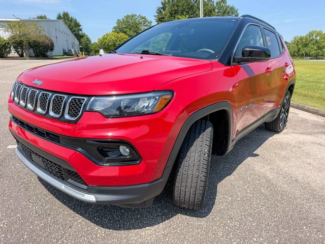 Used 2023 Jeep Compass Limited AWD/4WD image 7