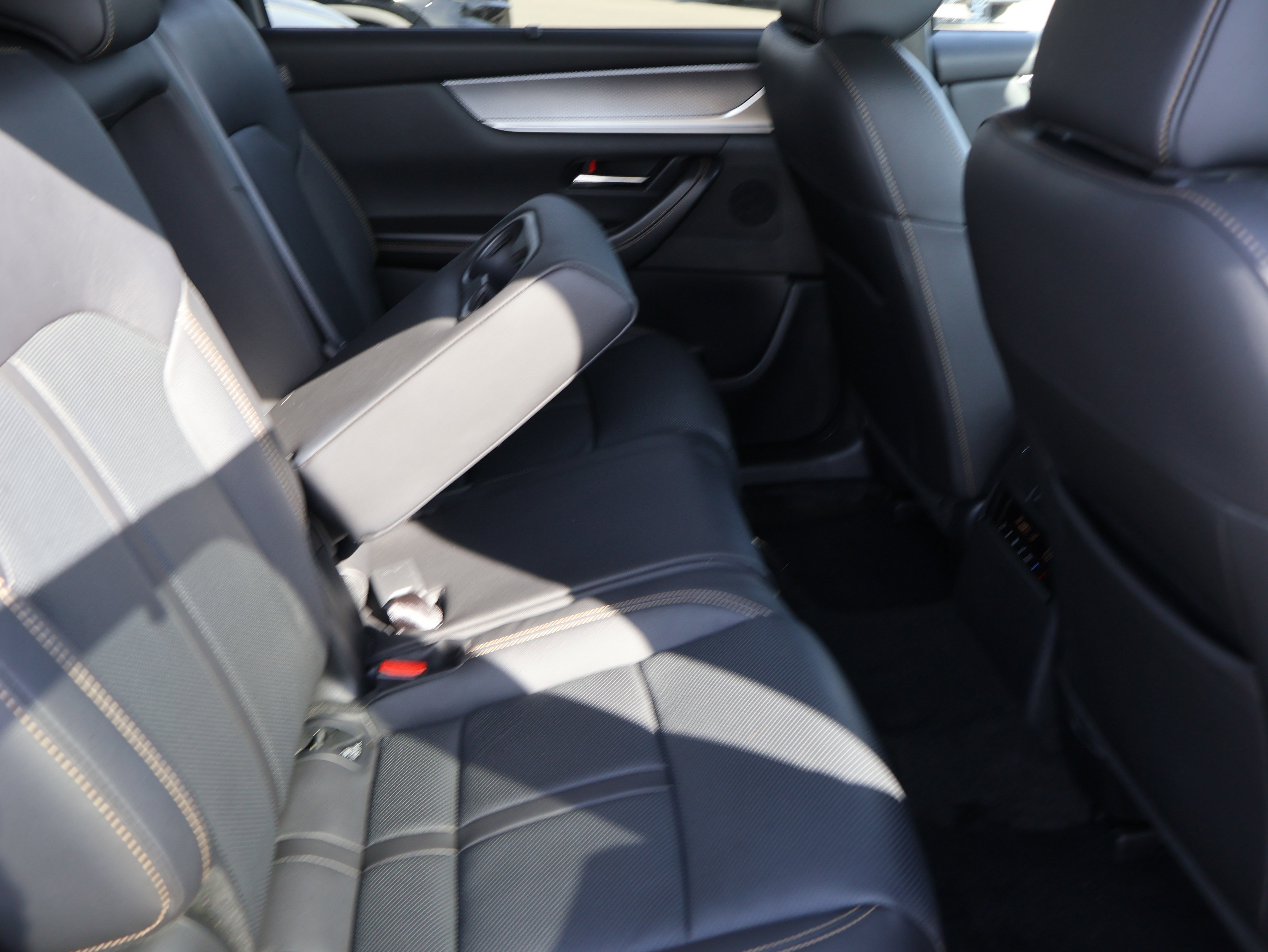 Used 2024 MAZDA CX-90 Plug-In Hybrid w/ Preferred image 11