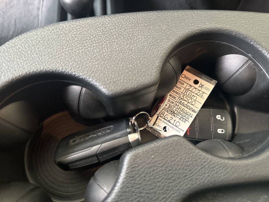 Used 2024 RAM 3500 Tradesman w/ Chrome Appearance Group image 14