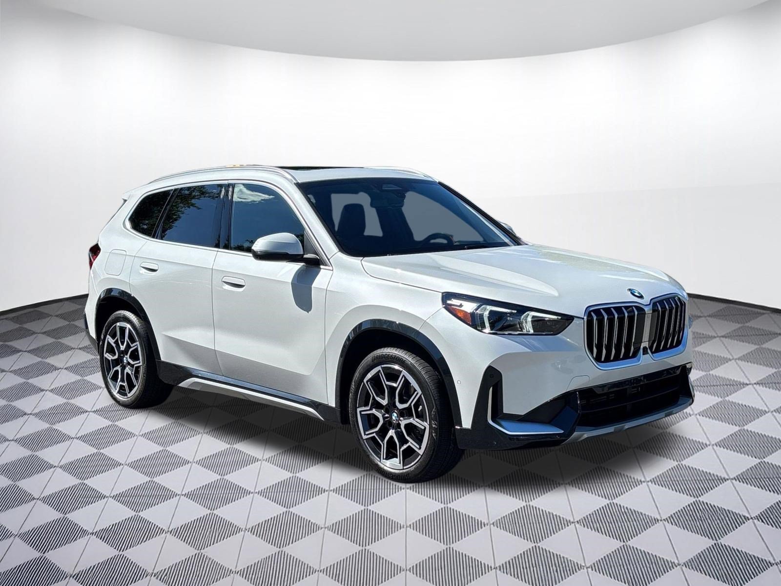 Certified 2025 BMW X1 xDrive28i w/ Technology Package AWD/4WD image 6